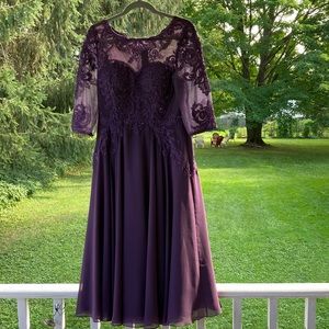 JJ’s House Mother (or Grandmother) of the Bride Dress. Tea-Length, size 10. Plum